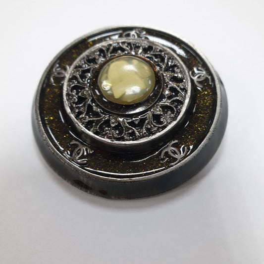 Chanel 11A round brooch