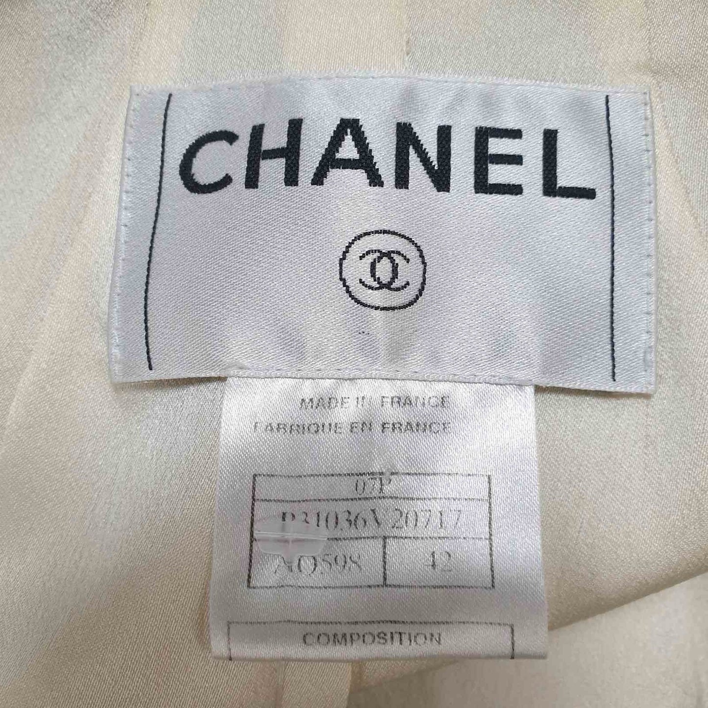 CHANEL 07P ECRU RAW TRIM CC LOGO BUTTON JACKET BLAZER Sz.42
