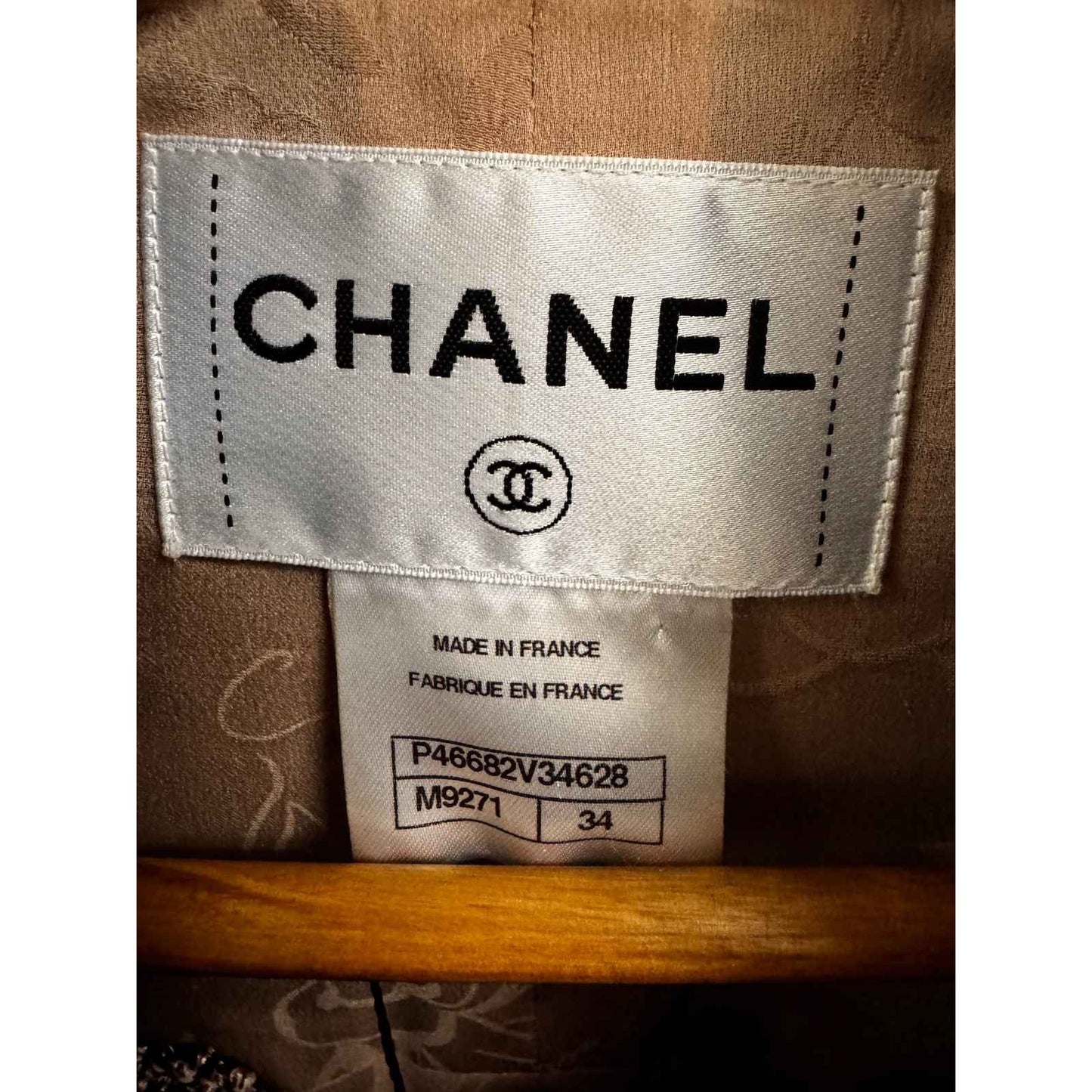 Chanel 2016 Pink Black & Silver Bouclé Wool Skirt Jacket Suit FR38 Pre-owned