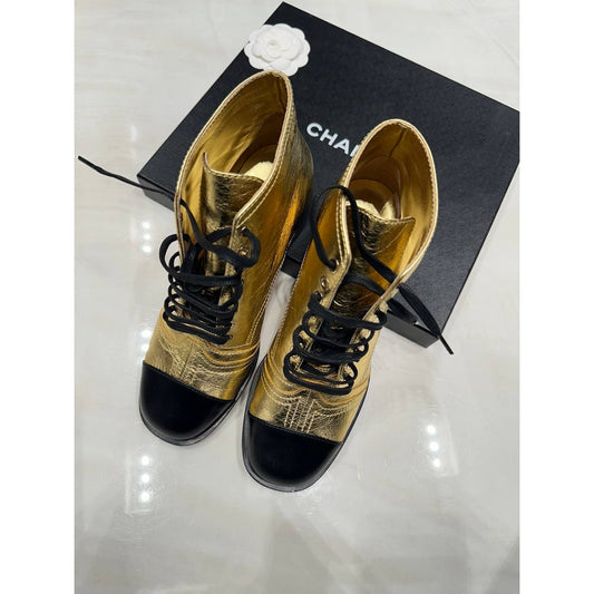 NWOB CHANEL Interlocking CC Logo Gold Leather Combat Boots Sz.40.5 pre-owned