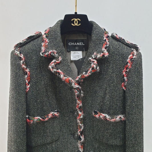 Chanel Edinburgh Tweed Gray/Black Cropped Jacket - Size 40 Pre-owned