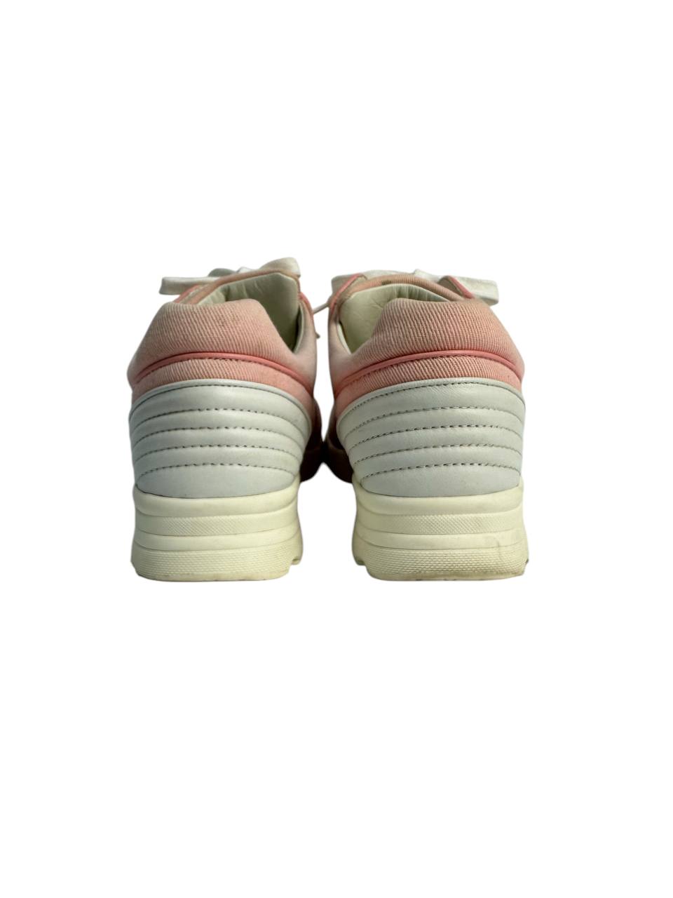 Pink sporty sneakers for everyday wear