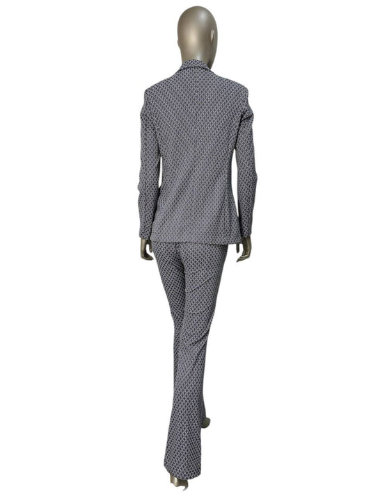 Fitted jacquard suit with geometric pattern