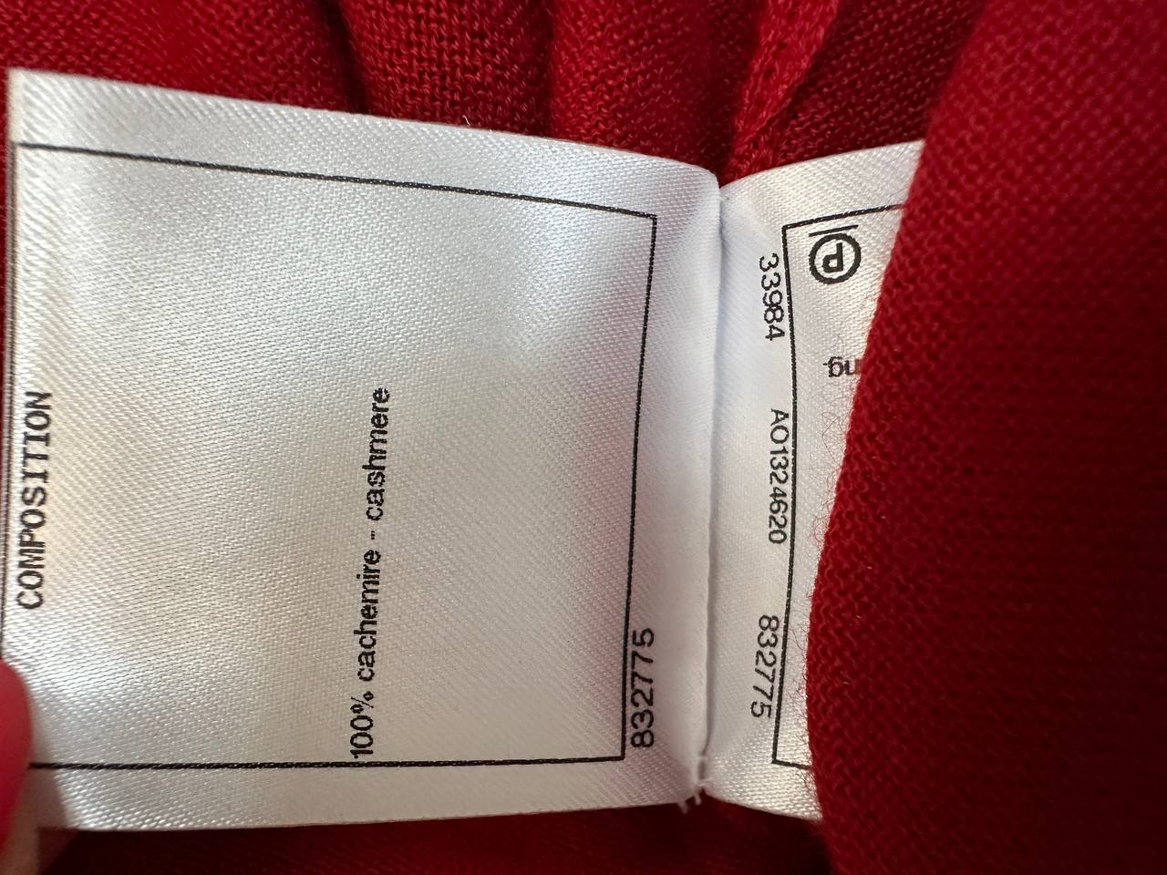 Cashmere pullover with brooch