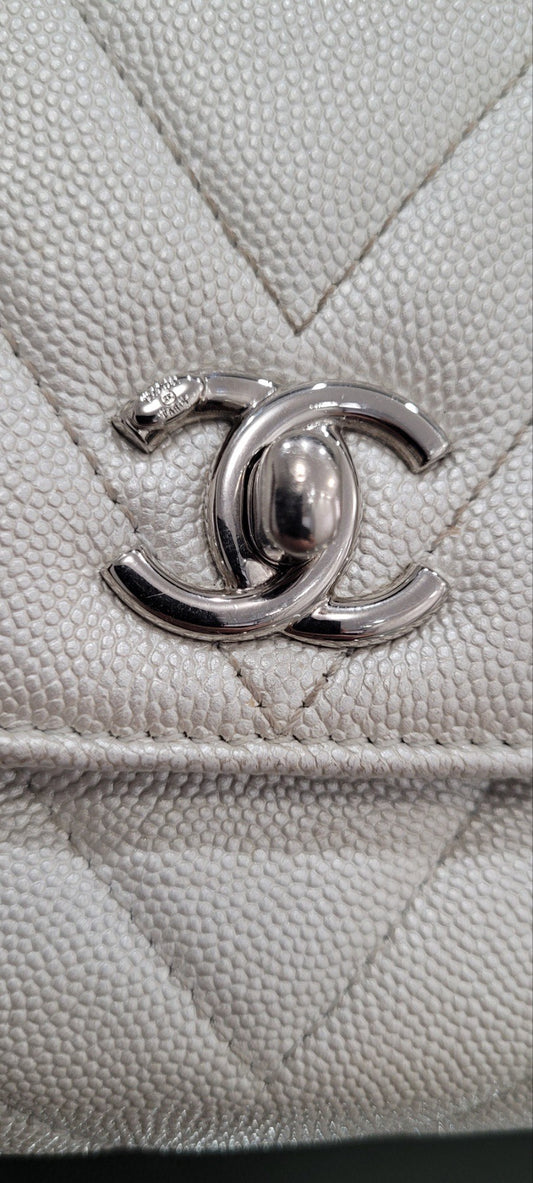 Chanel Small 24cm Coco Handle in Chevron Quilted Pearly White Caviar Bag Pre-Owned