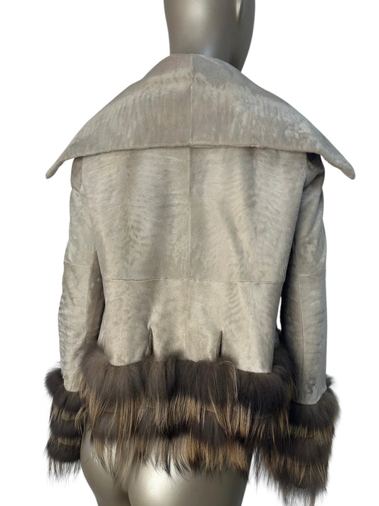 Short jacket with fur inserts