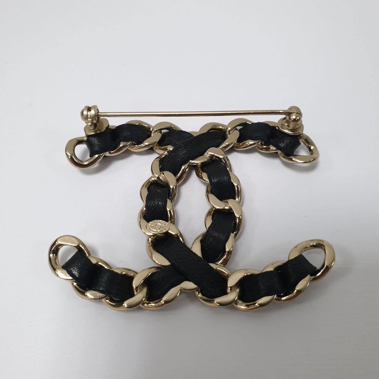 Chanel 18B CC Logo Champagne Gold Brooch Pre-owned