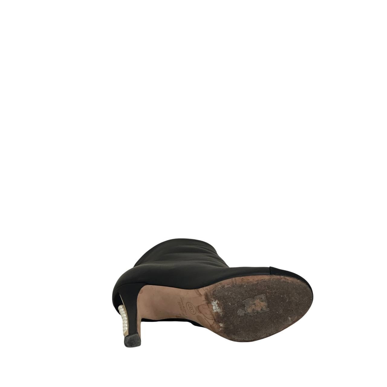 Chanel Black Leather Pearl Heel Ankle Boots Sz 38.5 Pre-owned