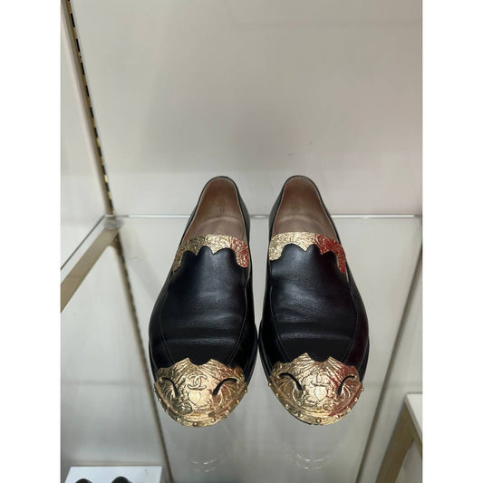 Chanel Paris Dallas Black Leather Gold Medallion Loafers Sz.37 Pre-owned