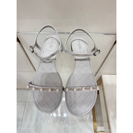 NWOB Chanel White Patent Pearl Chain Embellished Sandals Sz.41 Pre-owned