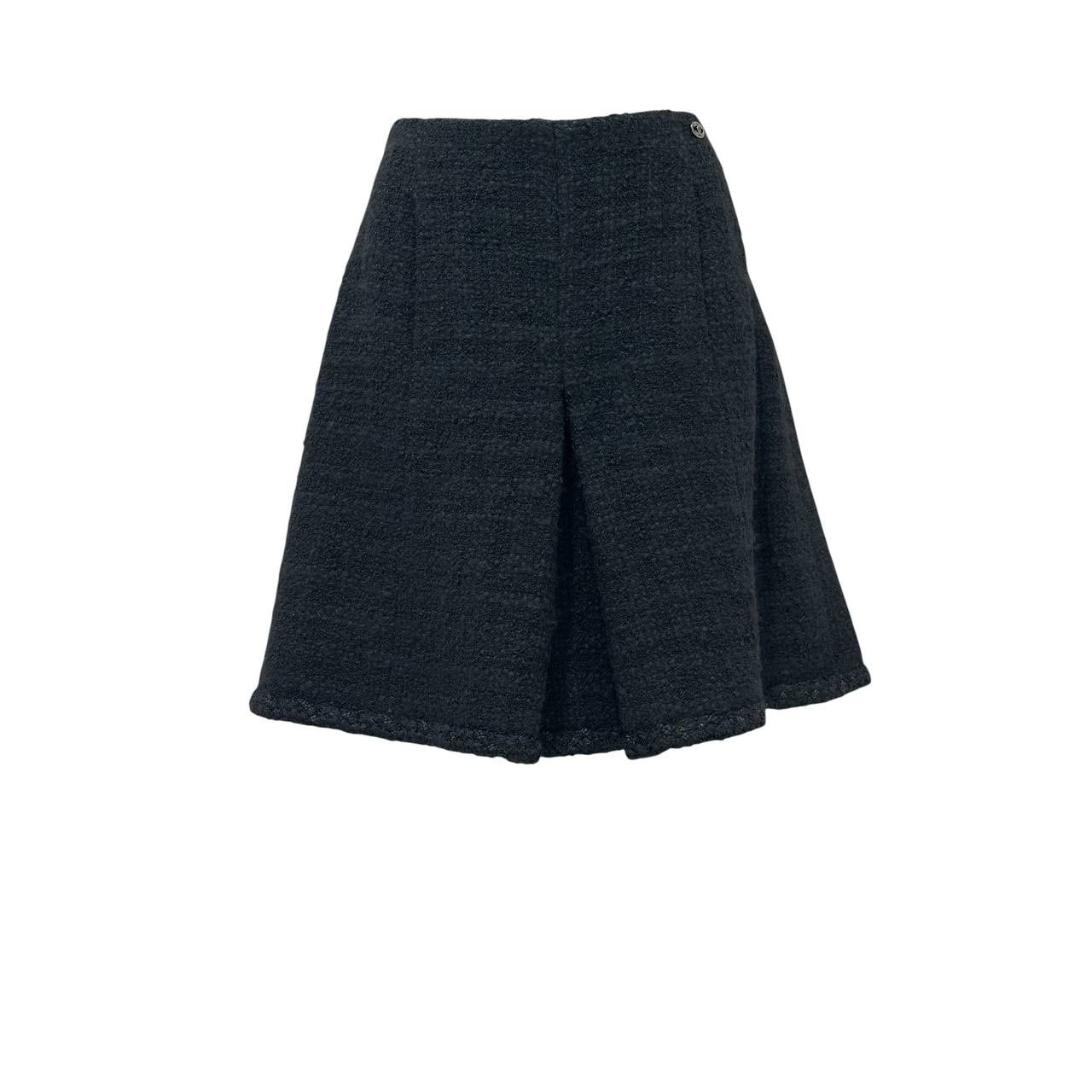 CHANEL Black Bouclé Wool A-Line Skirt with CC Button - FR 48 Pre-owned