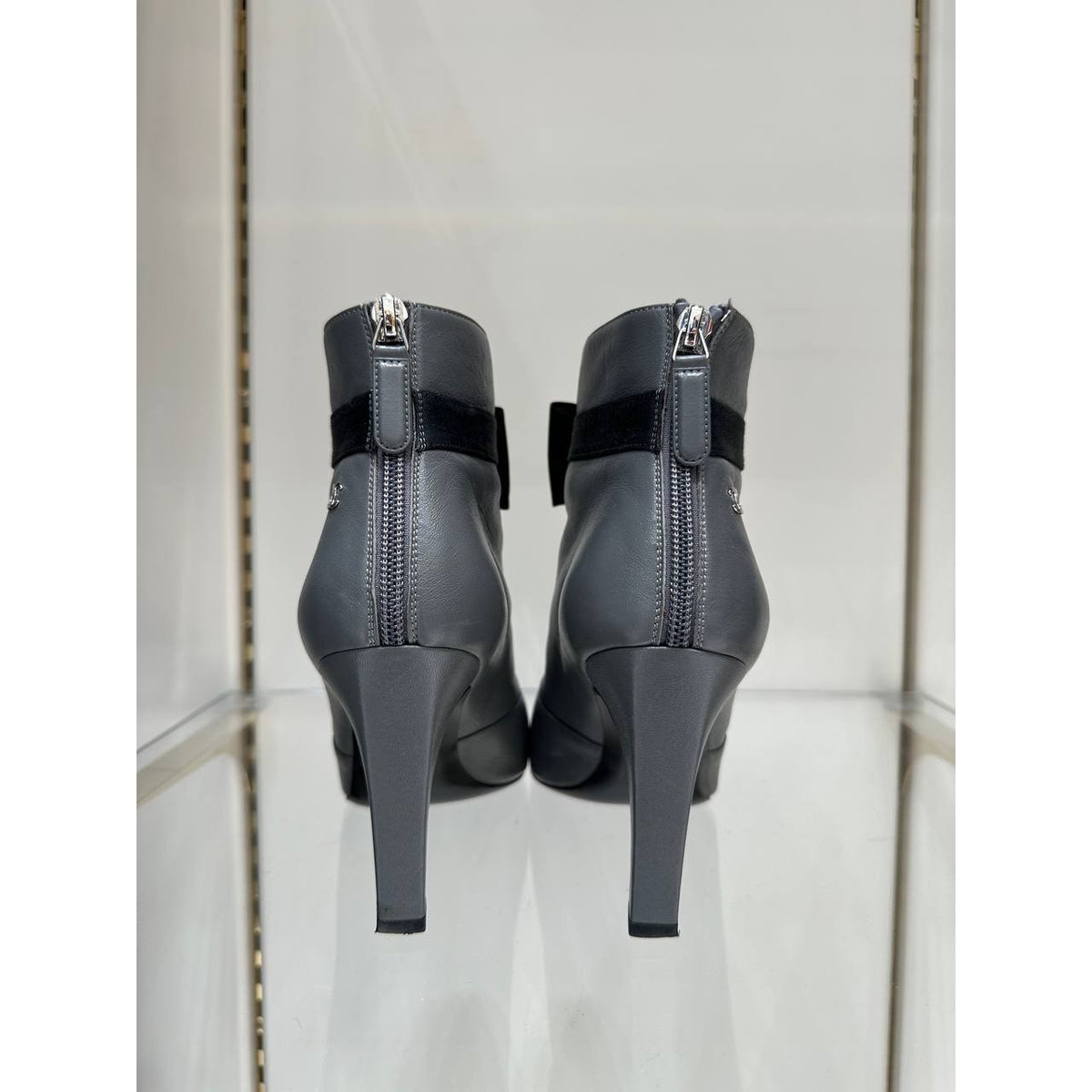 Chanel Gray Leather Ankle Boots Sz.37.5 Pre-owned