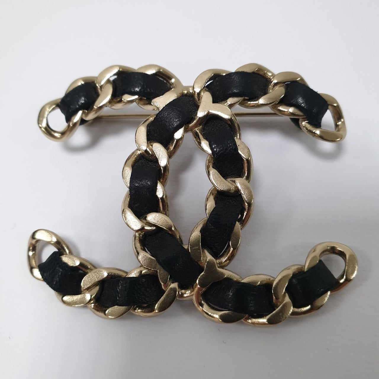 Chanel 18B CC Logo Champagne Gold Brooch Pre-owned