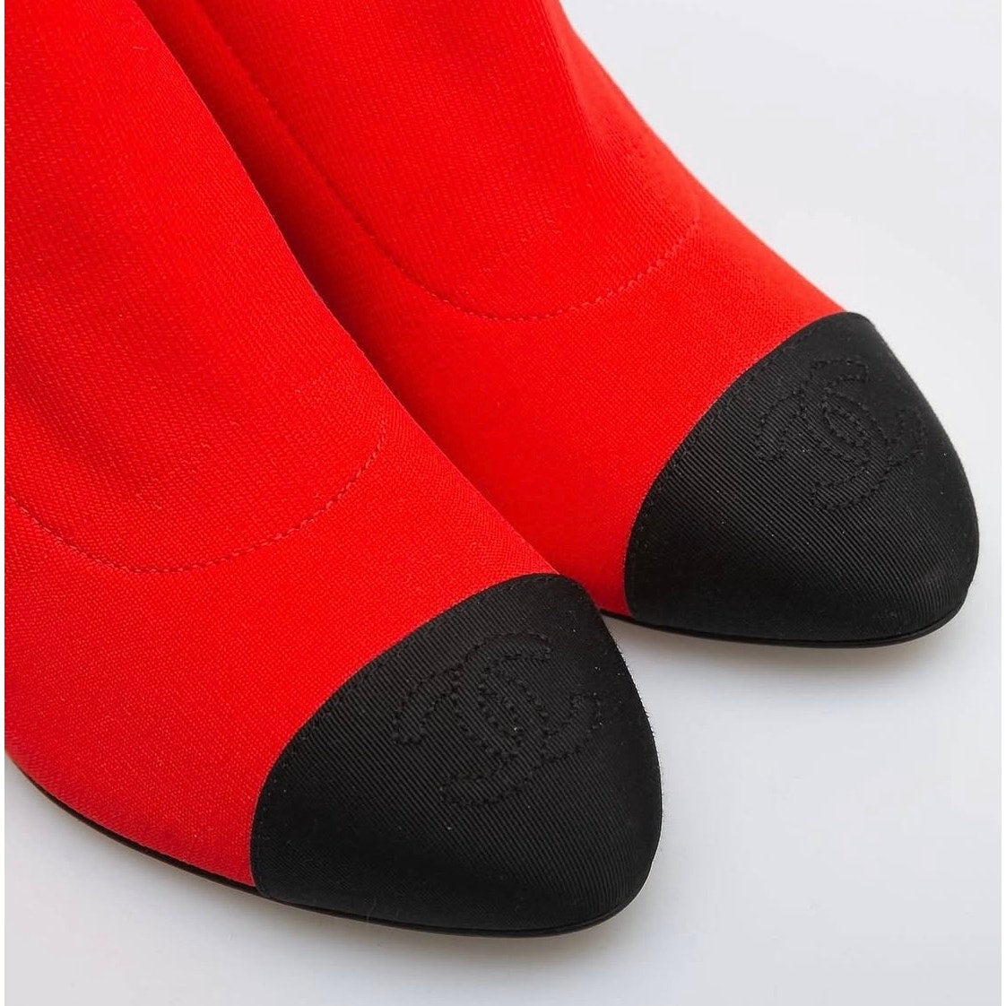 NWOB Chanel 2019 Red & Black Knit Sock Booties, Size 41 pre-owned