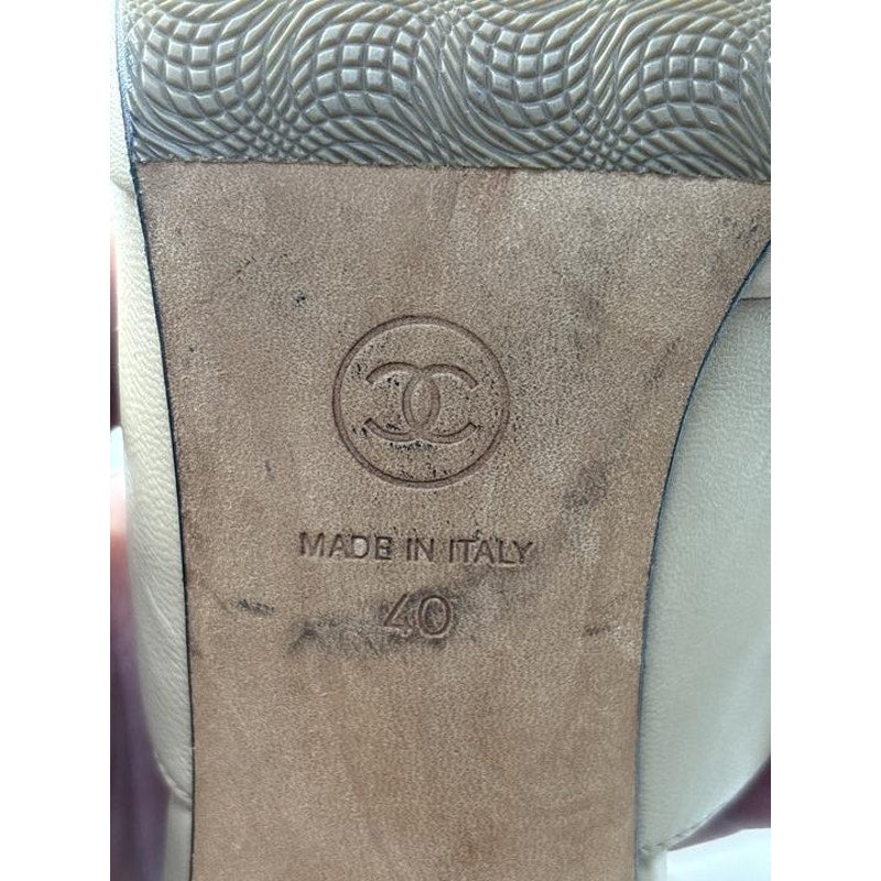 Chanel Beige & Black Leather Mules Size 40 Pre-owned