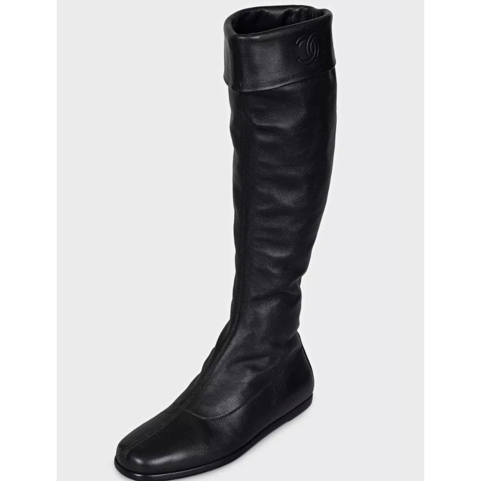NWOB CHANEL Black Leather Flat Boots - EU 35.5 Pre-owned