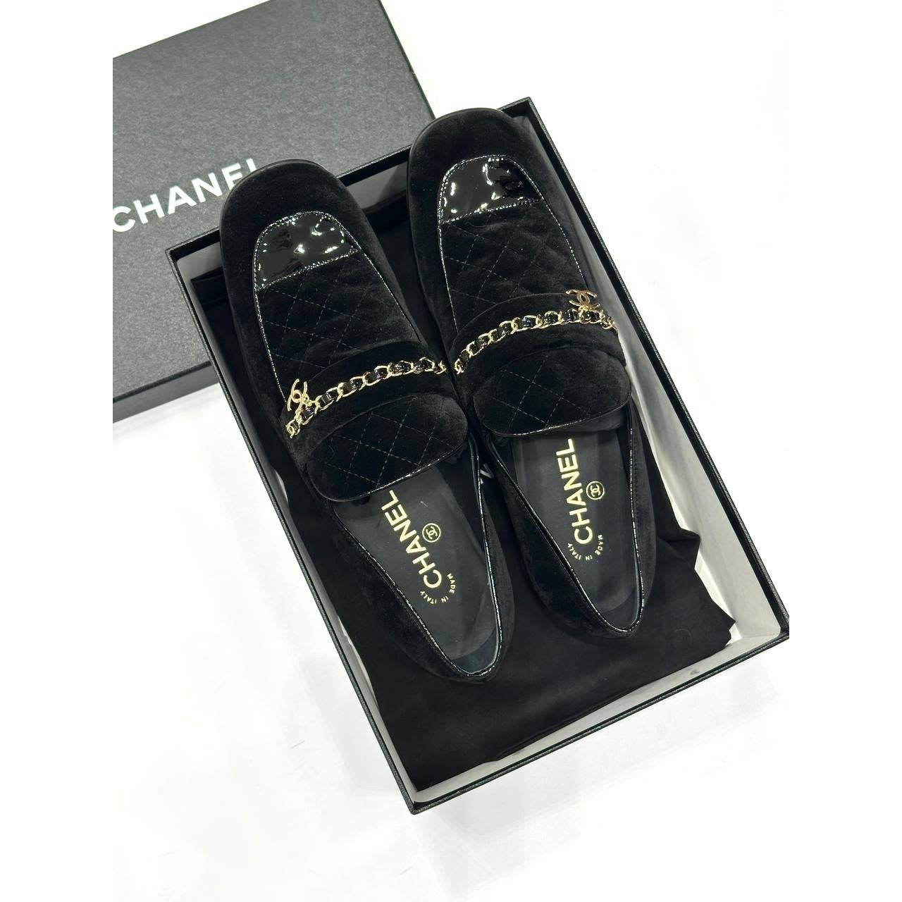 NWOB Chanel Black Suede Loafers Sz.41 pre-owned