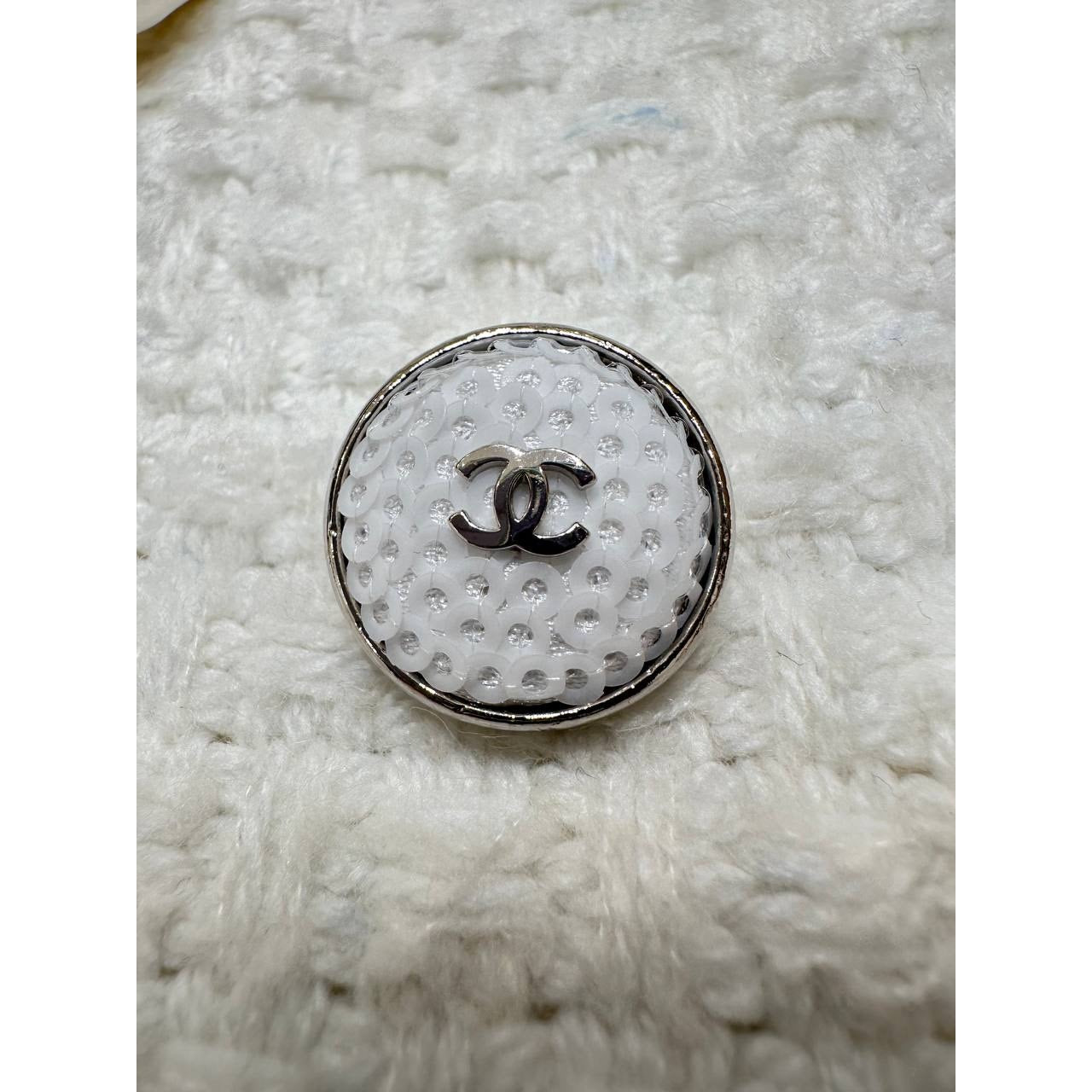 Chanel 2021 White Tweed Double-Breasted Blazer - Size 38/M Pre-owned