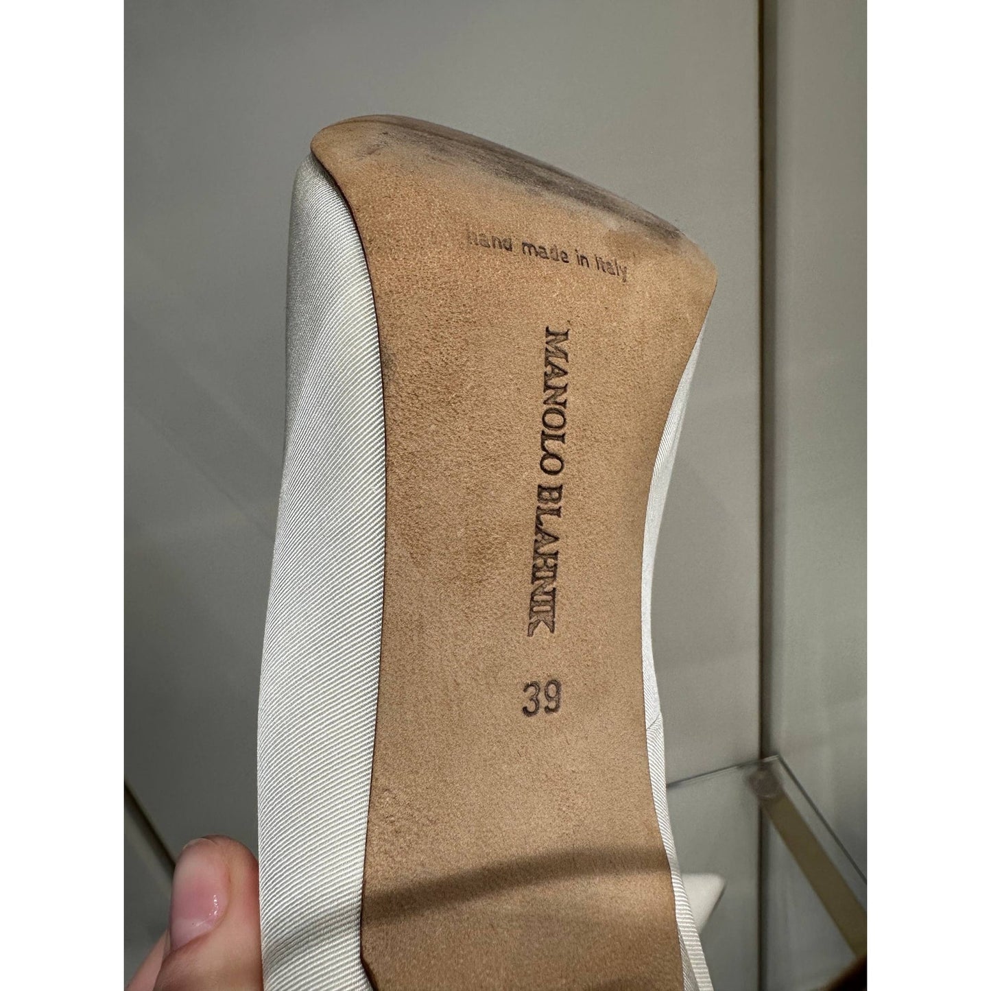 Manolo Blahnik Hangisi Ivory Satin Pumps Sz 39 Pre-owned