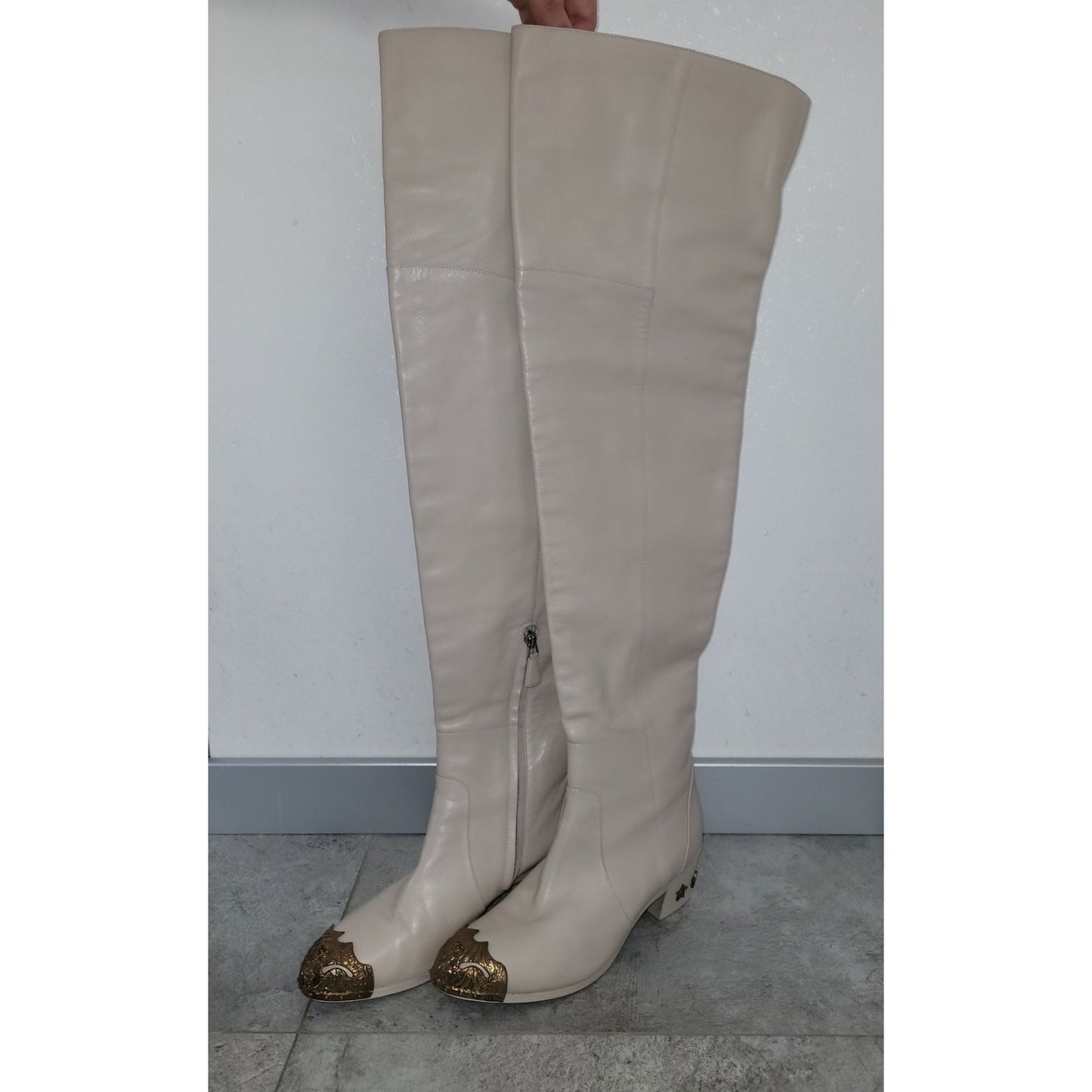 Chanel Beige Leather Paris Dallas Metal Cap Toe Thigh High Boots/Bootie Sz. 40 Pre-owned
