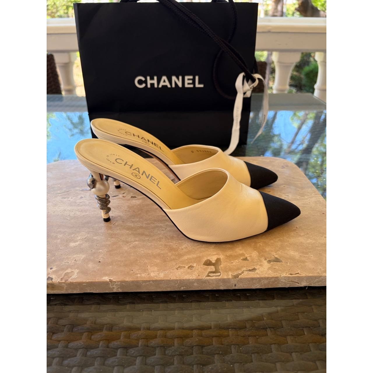 Chanel 2016 Cream Serpent Pearl Mules Sz.38.5 Pre-owned