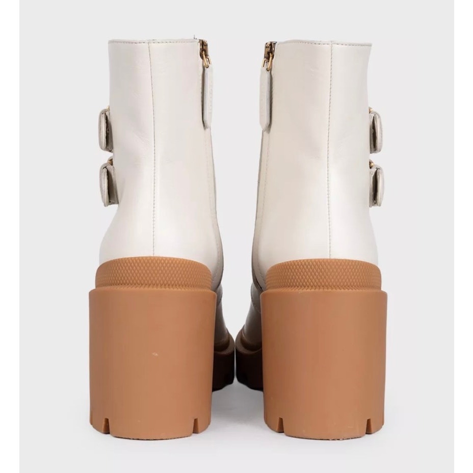 Gucci White Leather Ankle Boots with Buckle Detail Sz.38.5 pre-owned