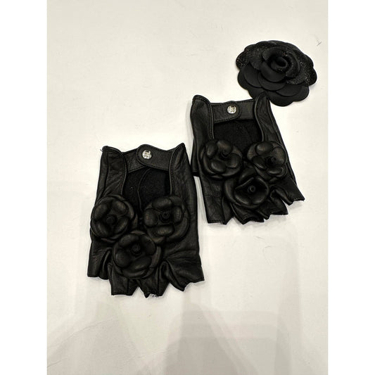 Chanel Black Lambskin Camellia Fingerless Gloves Sz. 6,5 Pre-owned