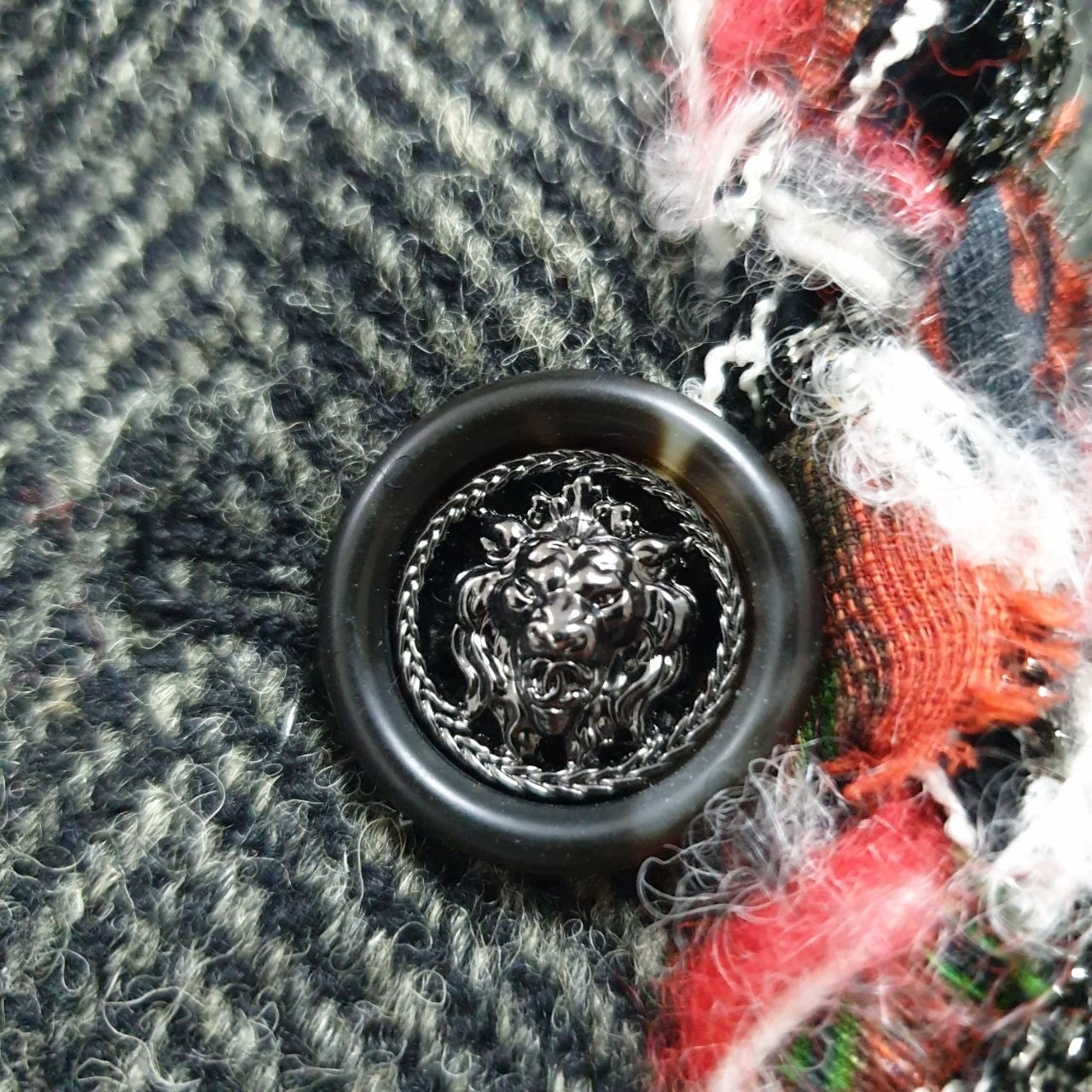 Chanel Edinburgh Tweed Gray/Black Cropped Jacket - Size 40 Pre-owned