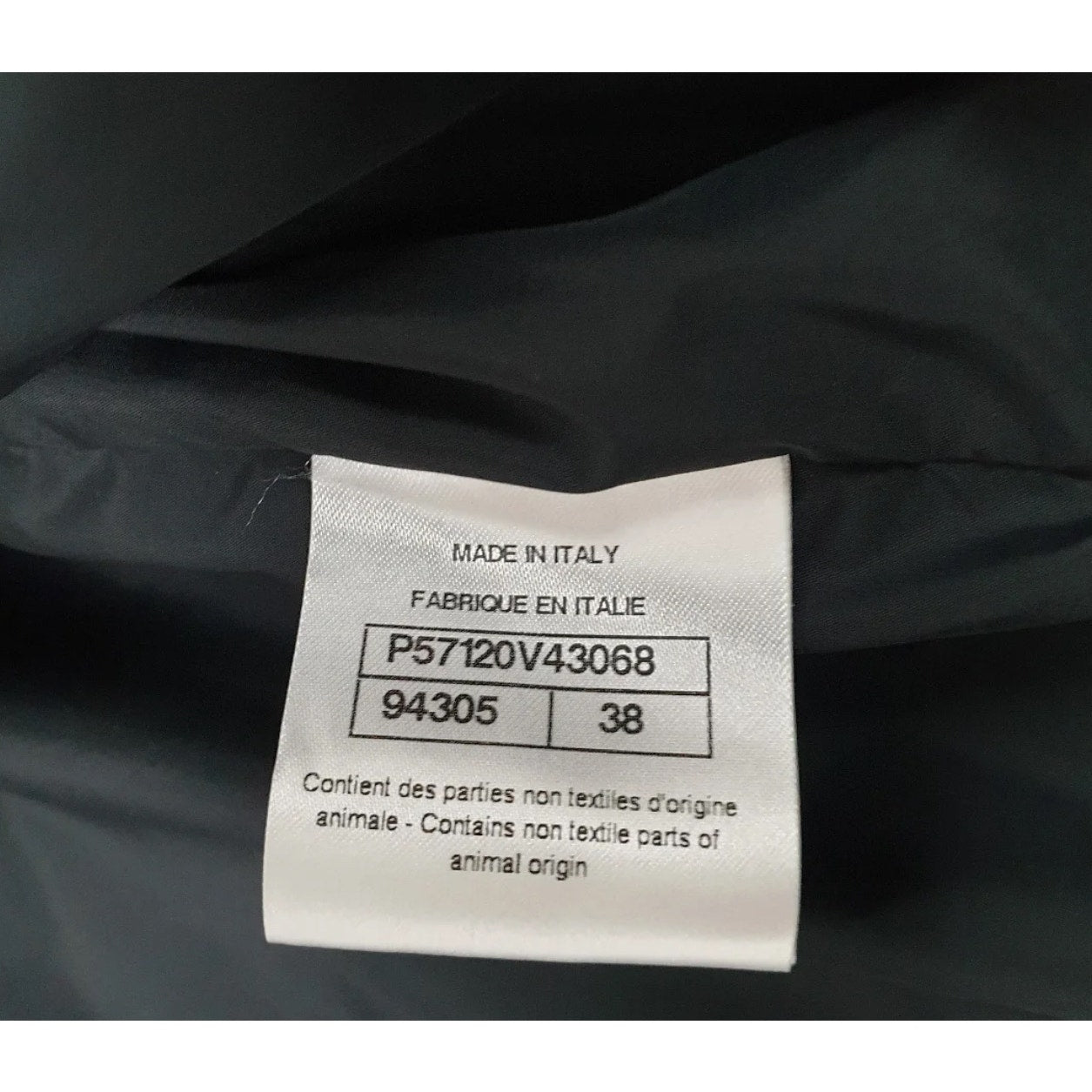 Chanel 2017-2018 Black Nylon Down Jacket - Size 38 Pre-owned