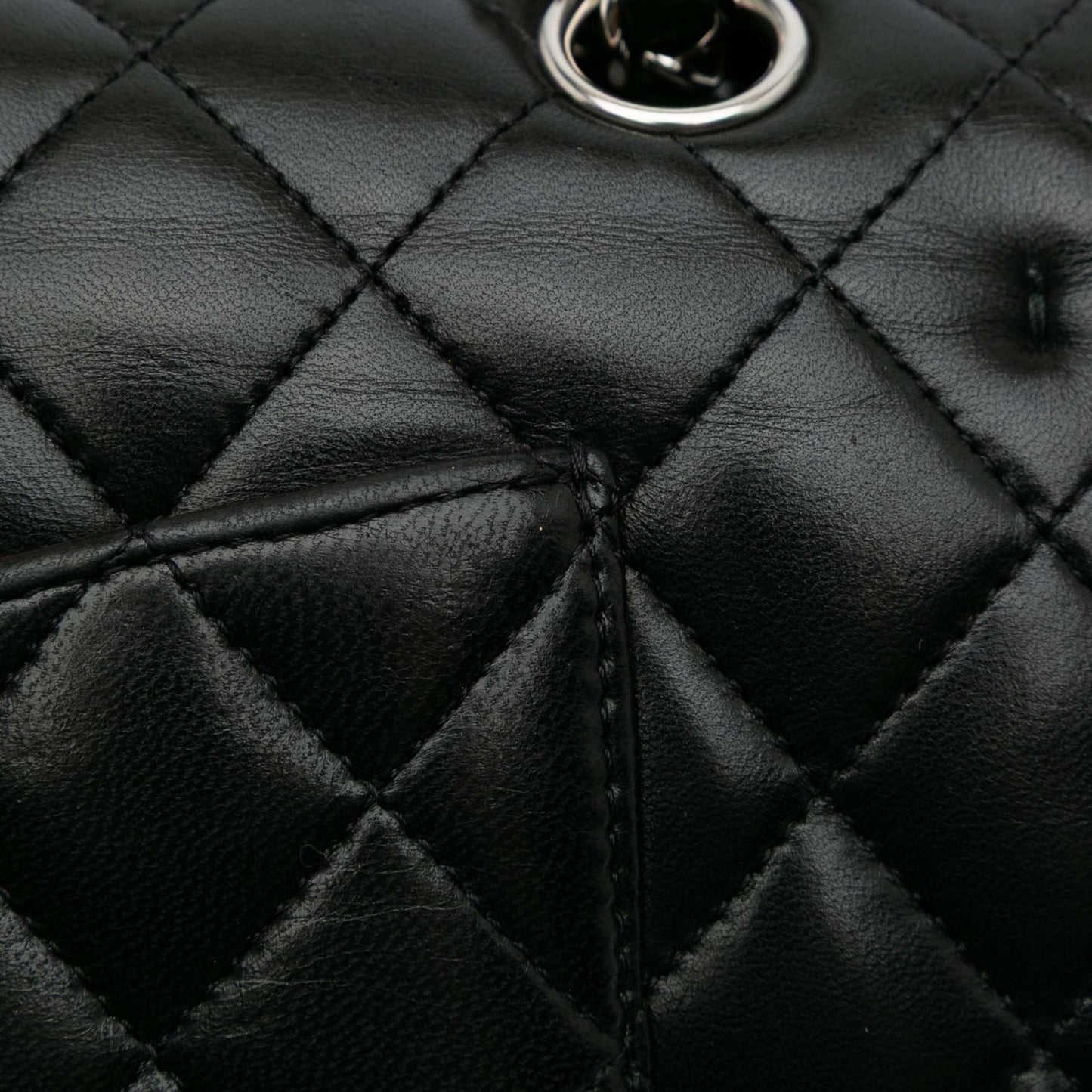 Chanel Medium Classic Lambskin Double Flap Pre-owned