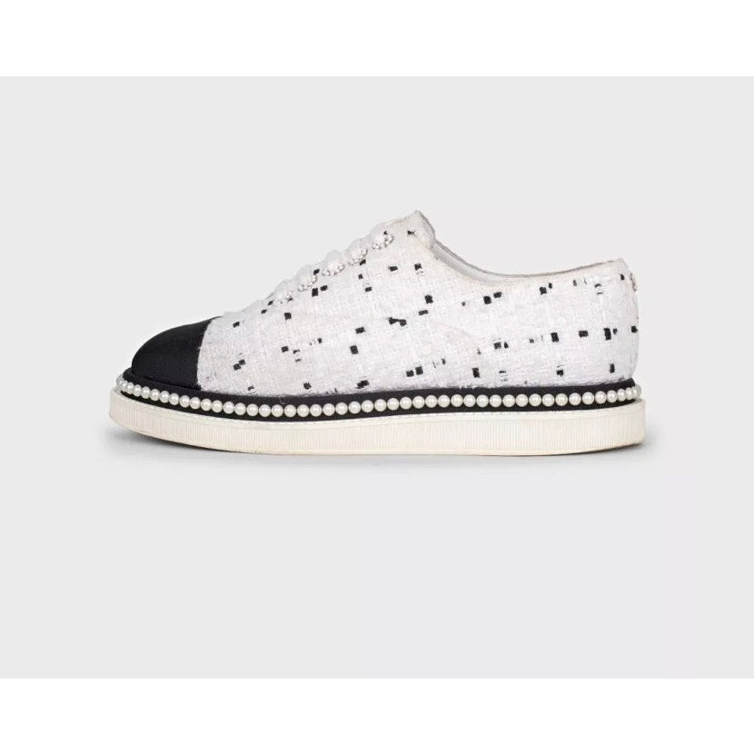 Chanel White Textile Sneakers with Contrasting Toe Sz.36 Pre-owned
