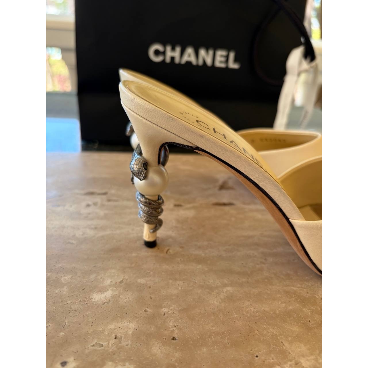 Chanel 2016 Cream Serpent Pearl Mules Sz.38.5 Pre-owned
