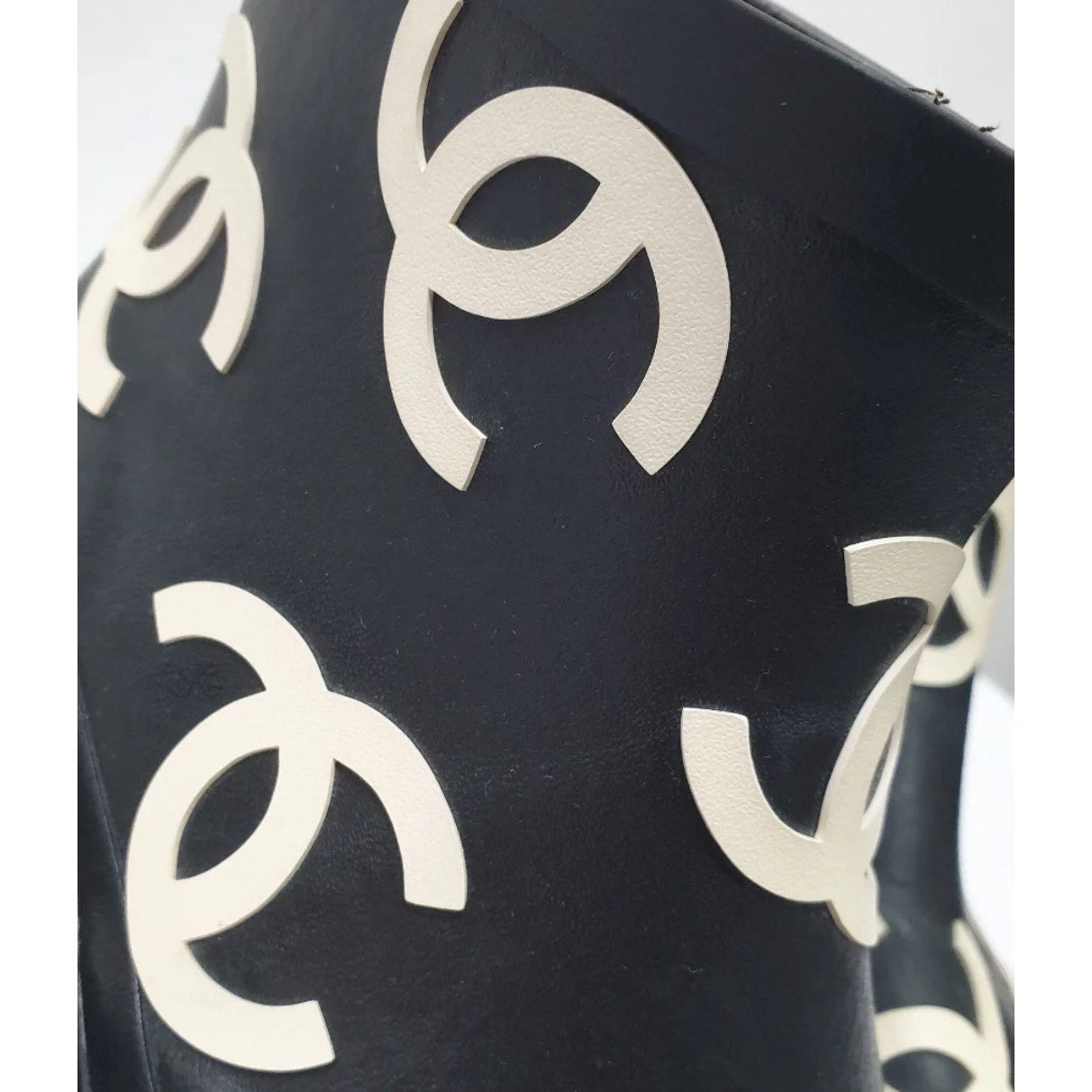 Chanel Black RubberInterlocking CC Logo  Rain Boots Sz 37 Pre-owned