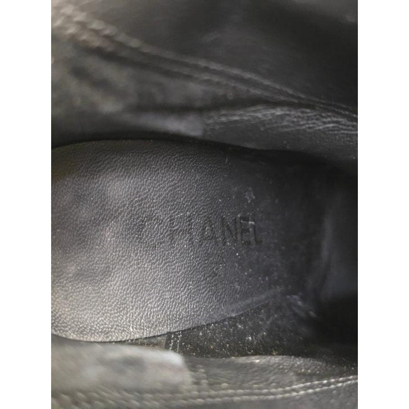 CHANEL Black Leather Silver CC Logo Knee High Boots 38.5 Pre-owned