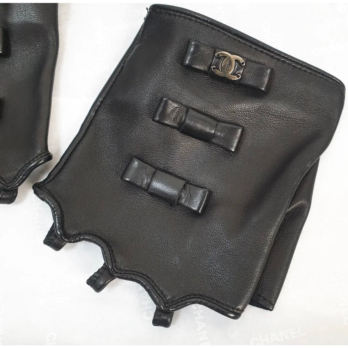 CHANEL Lambskin Black CC Logo Bow Fingerless Gloves Mittens  -7.5 Pre-owned