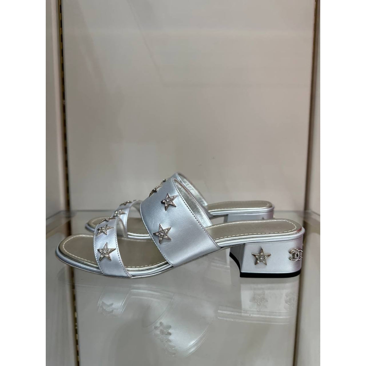 Chanel Silver Leather Star Crystal Mule Sandals EU 39 Pre-owned