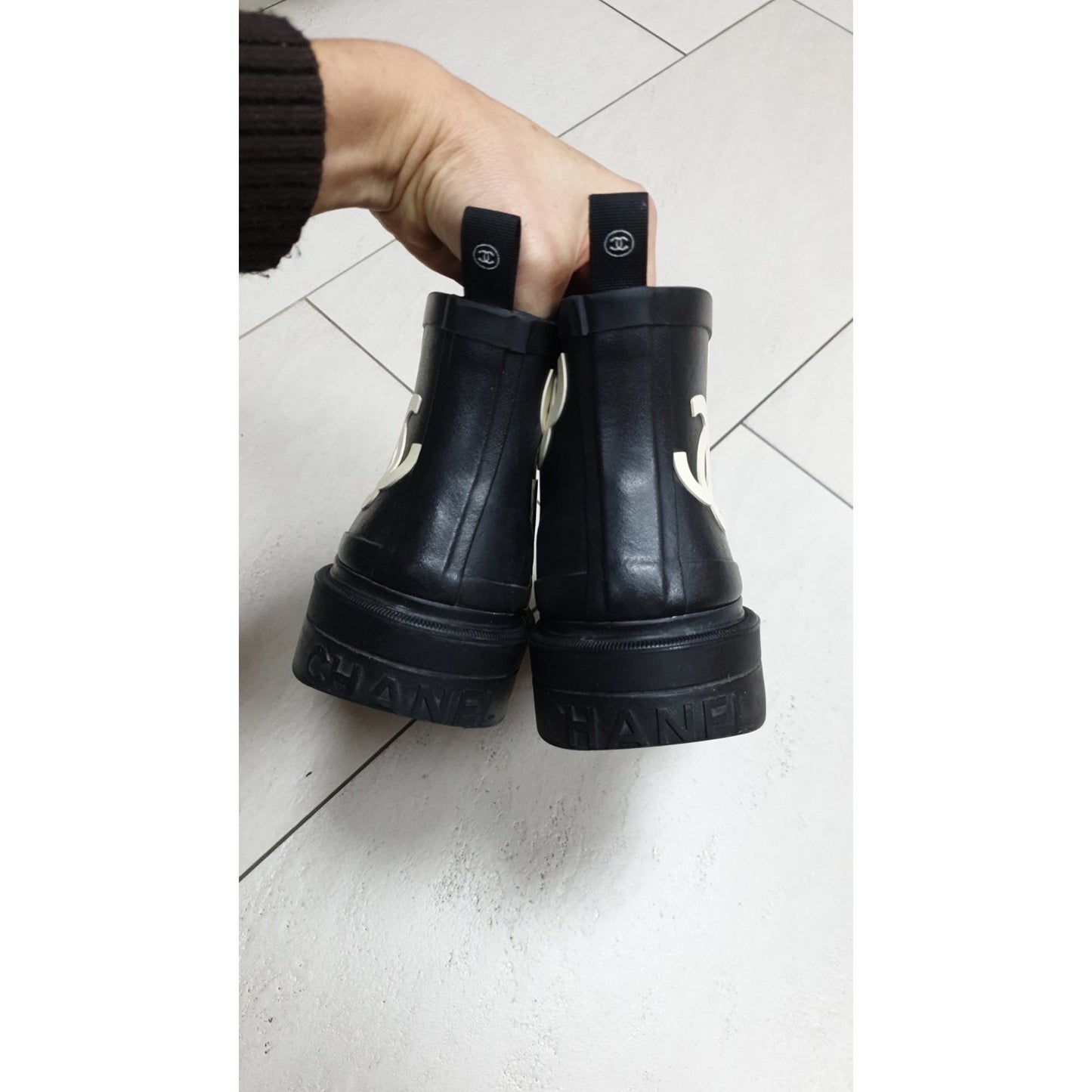 Chanel Black RubberInterlocking CC Logo  Rain Boots Sz 37 Pre-owned