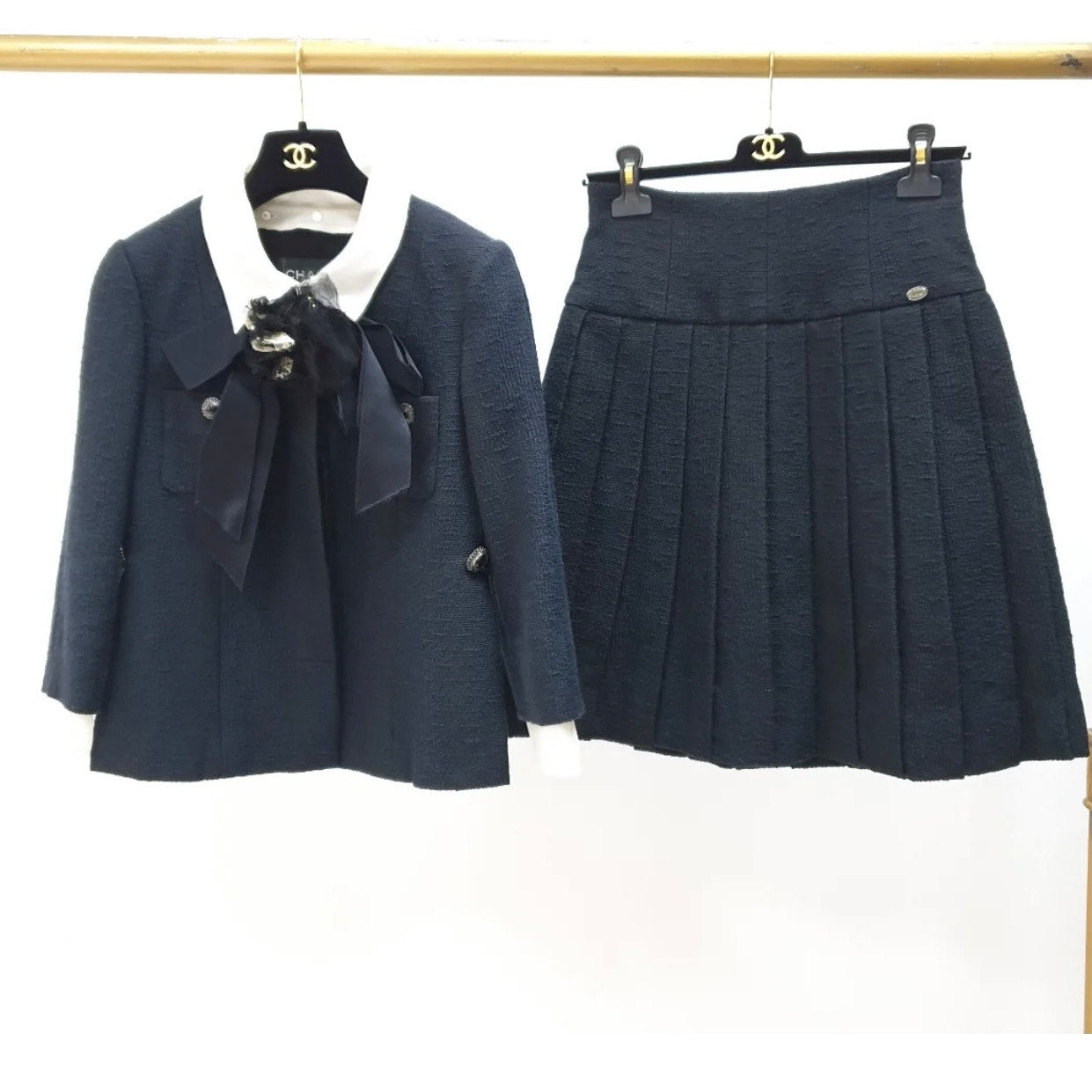 Chanel Spring 2010 Bow Skirt Jacket Suit Sz.36, Skirt Sz.38 Pre-owned