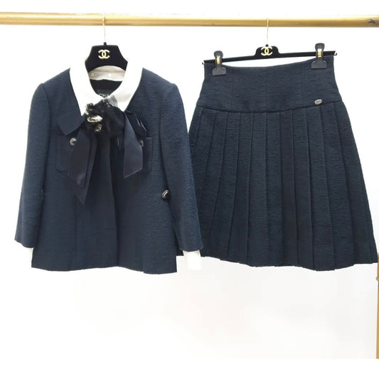 Chanel Spring 2010 Bow Skirt Jacket Suit Sz.36, Skirt Sz.38 Pre-owned