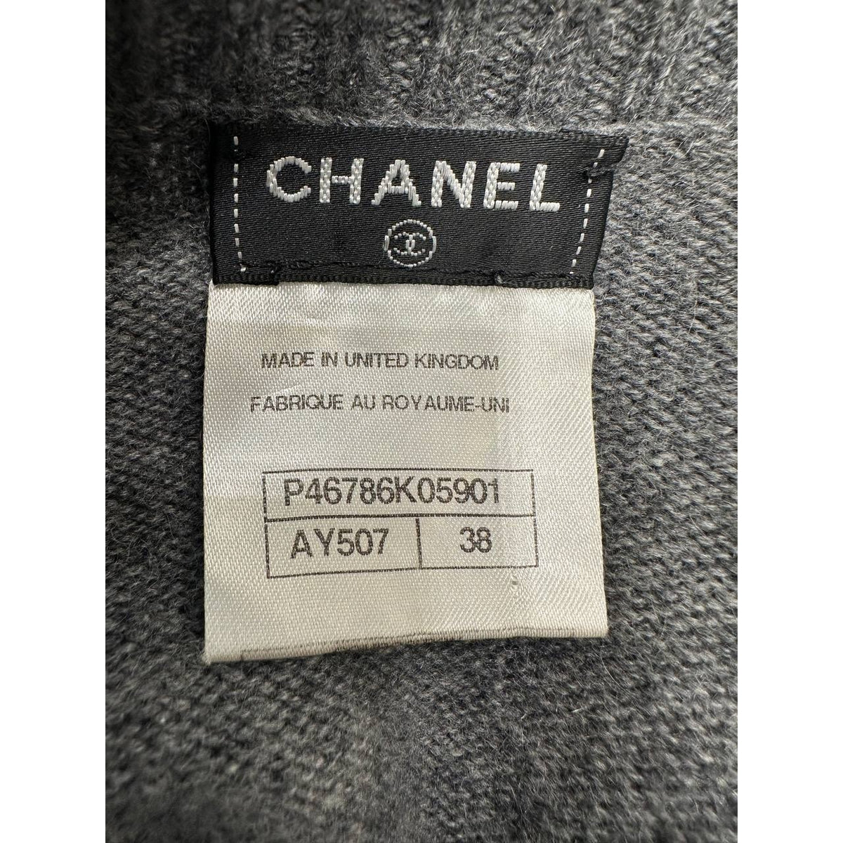 Chanel 100% Cashmere  CC Turn Lock Gray Long Cardigan Sz.38 Pre-owned