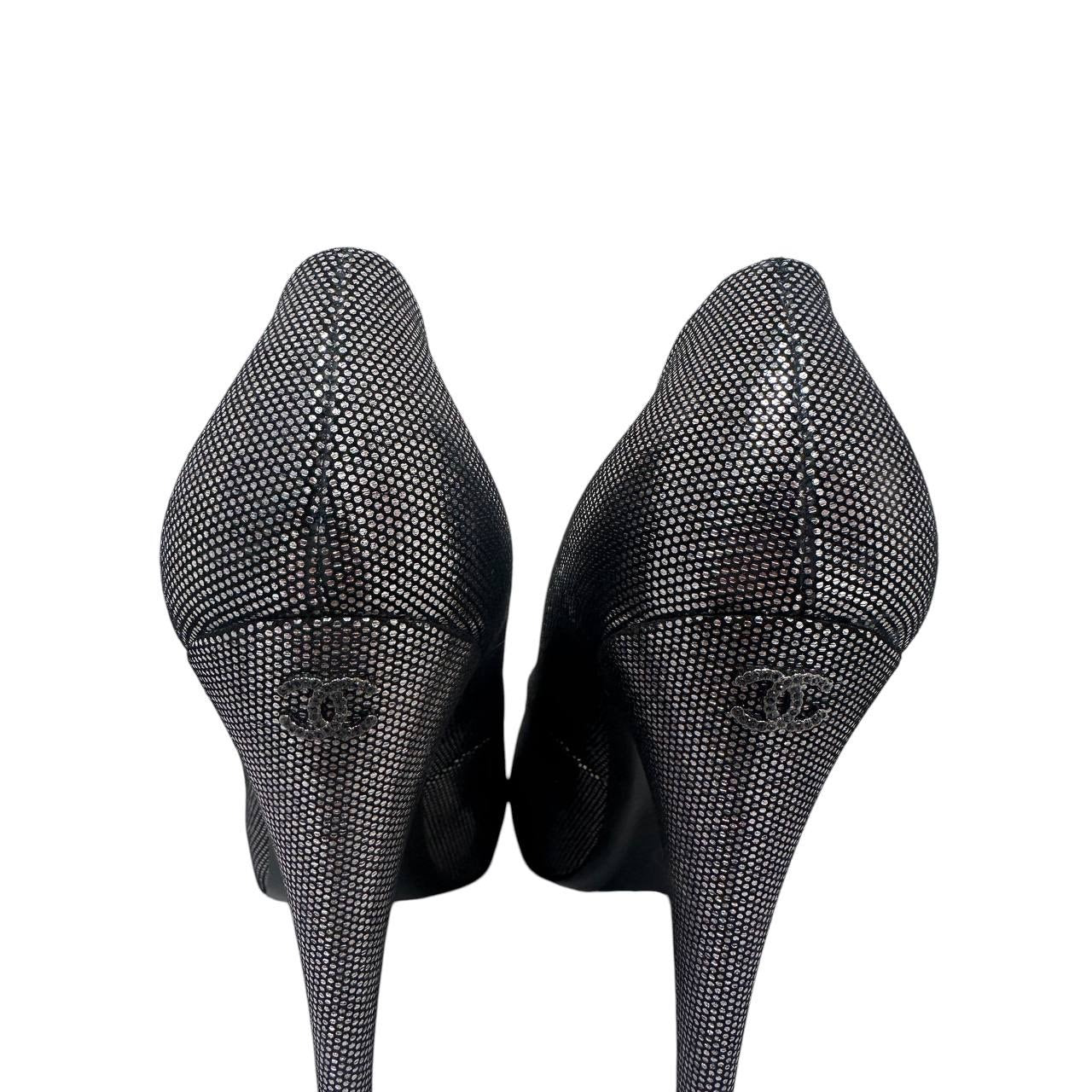 NWOB Chanel Interlocking CC Logo Suede Pumps - Size 41 pre-owned