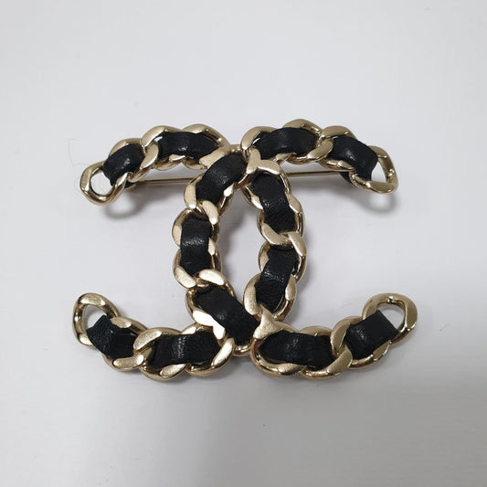 Chanel 18B CC Logo Champagne Gold Brooch Pre-owned