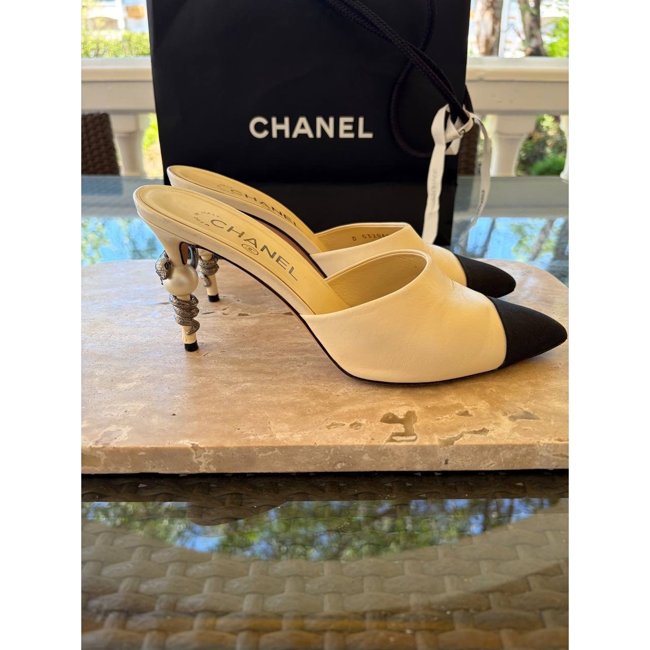 Chanel 2016 Cream Serpent Pearl Mules Sz.38.5 Pre-owned