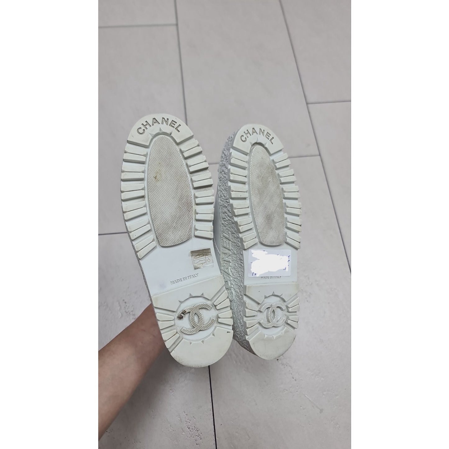 Chanel White High-top leather Sneakers  Sz.37 Pre-owned