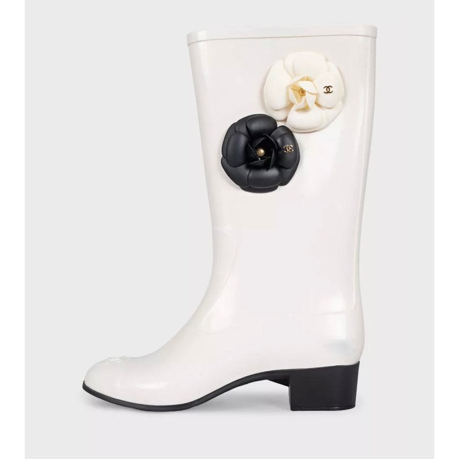 Chic Chanel White Rubber Boots Size 36 Pre-owned