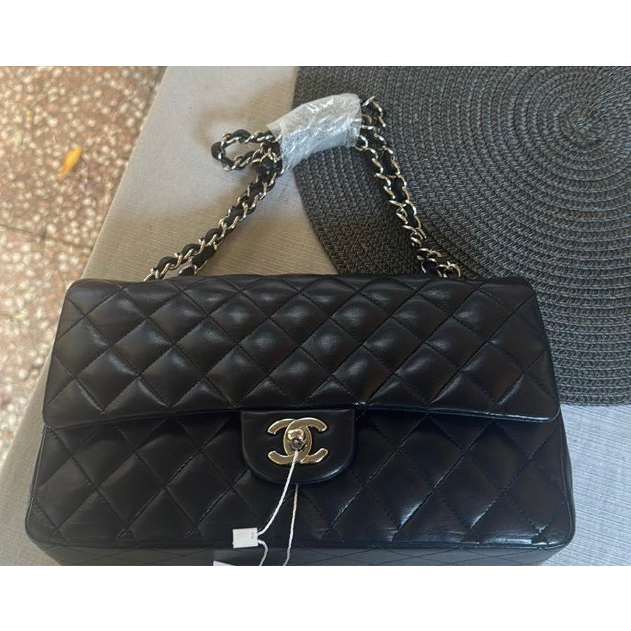 Chanel Medium Classic Lambskin Double Flap Pre-owned