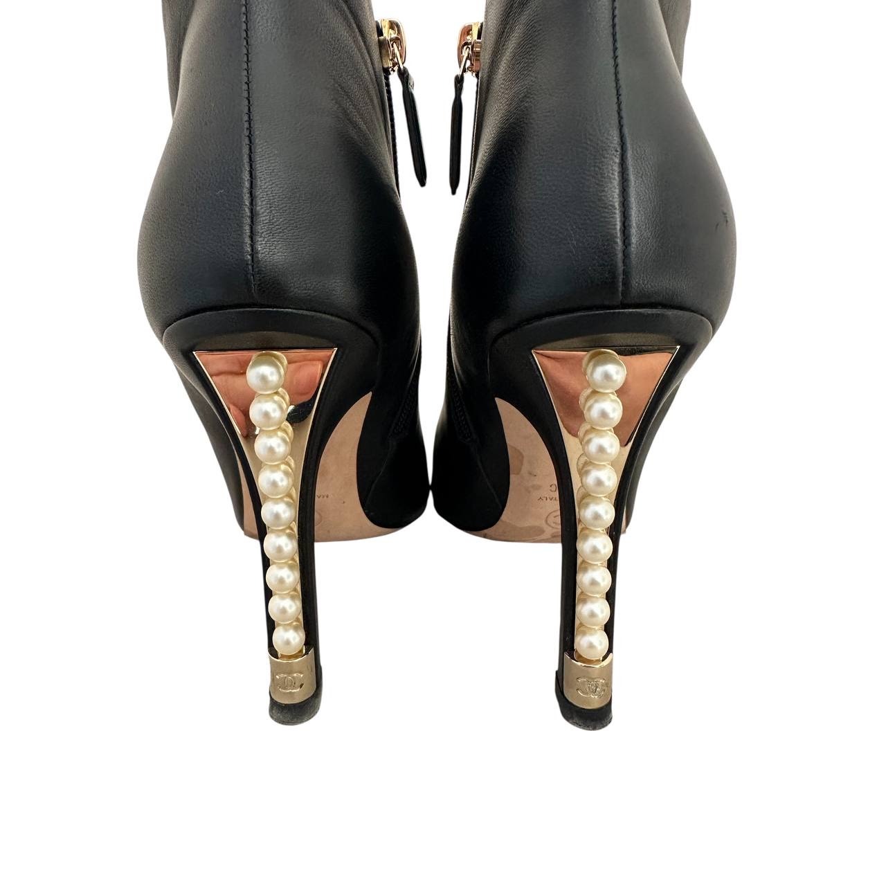Chanel Black Leather Pearl Heel Ankle Boots Sz 38.5 Pre-owned
