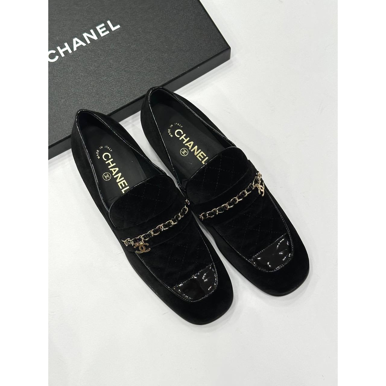 NWOB Chanel Black Suede Loafers Sz.41 pre-owned