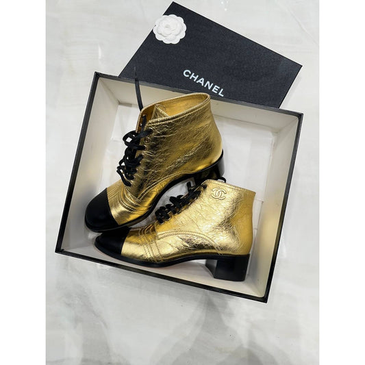 NWOB CHANEL Interlocking CC Logo Gold Leather Combat Boots Sz.40.5 pre-owned