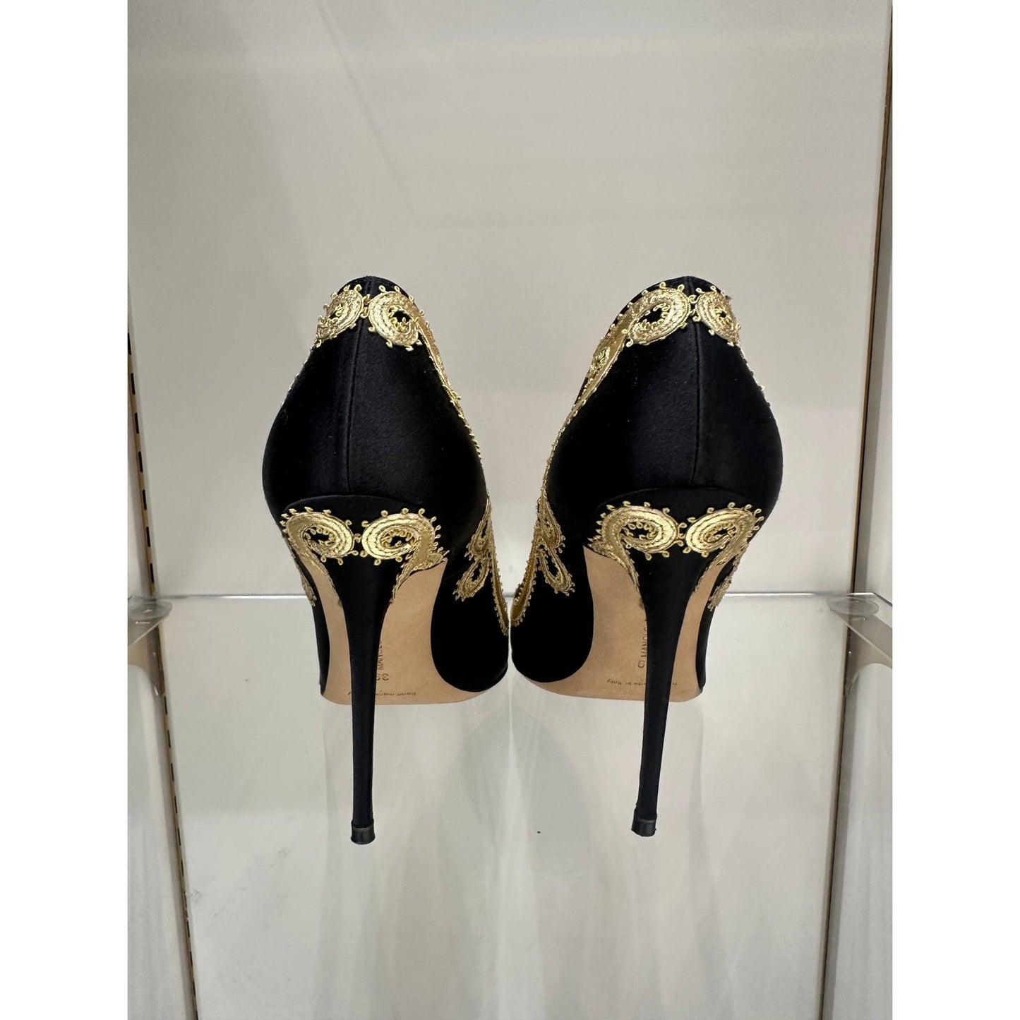 Manolo Blahnik Black & Gold Paisley Satin Pumps - Size 39 Pre-owned